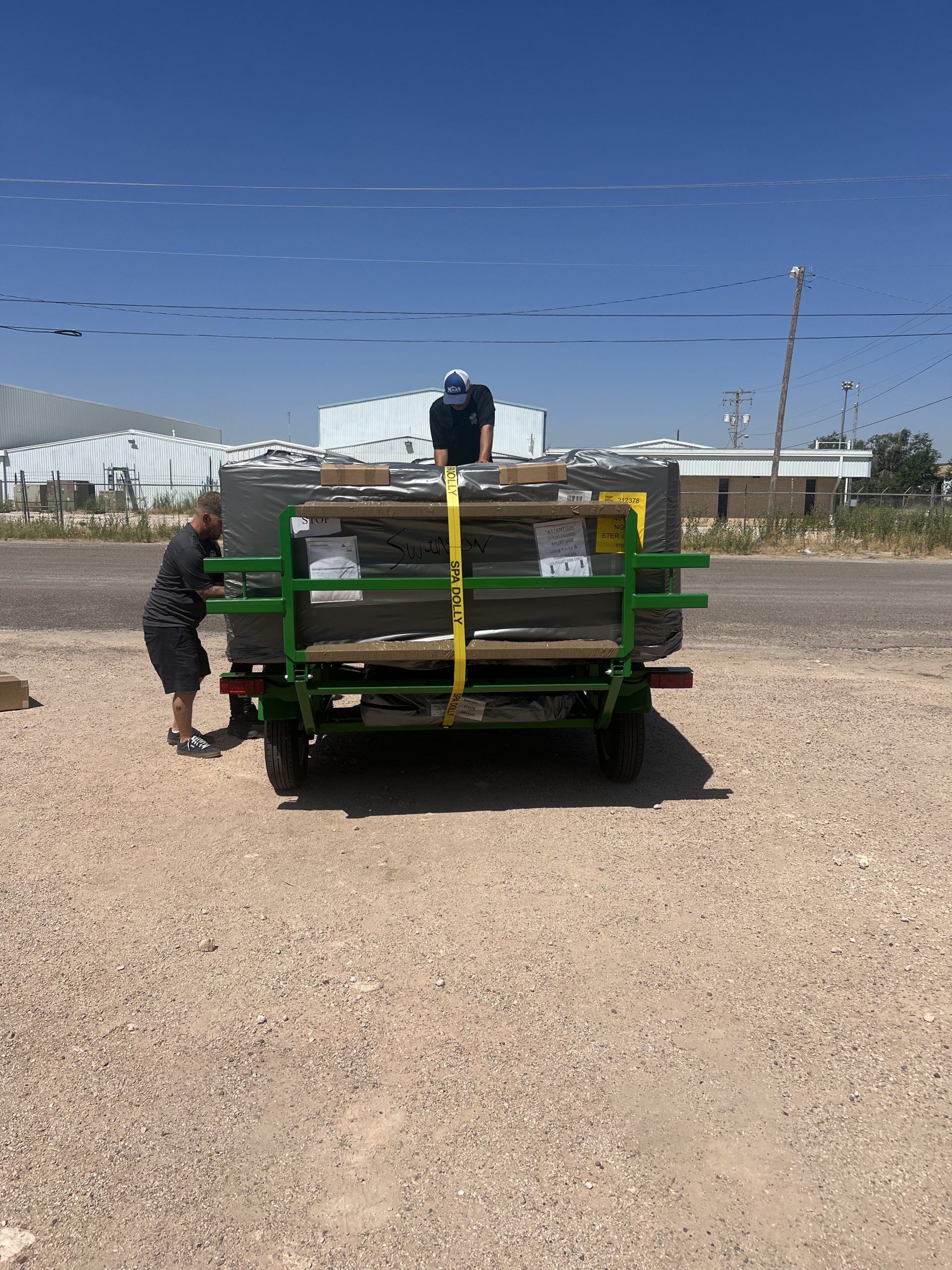 Florey Hot Tub Moving 2 Scaled Florey Hot Tub Moving (2)